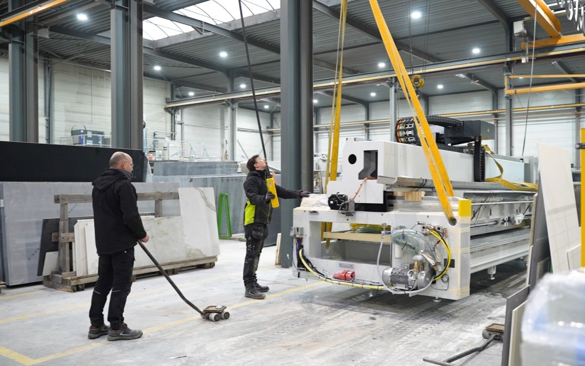 Plaatsing en service glasberwerkingsmachine