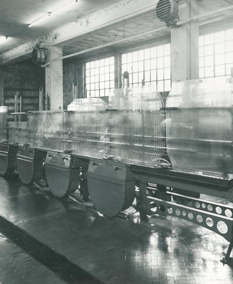 b 02 vitrealspecchi storia 1950 s22bw 414021812190 460x560px immagini qpewo